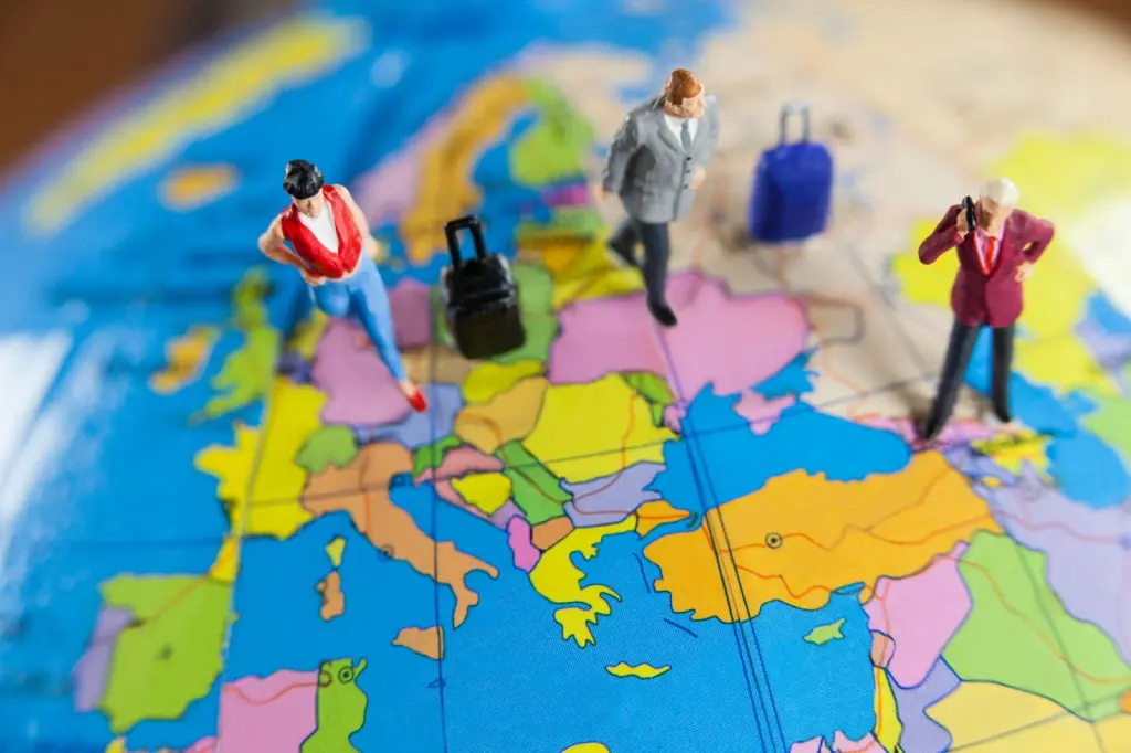 Globalization-and-Trade-Challenges-Benefits-of-Globalization
